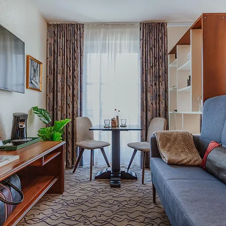 Advastay By King's Hotel