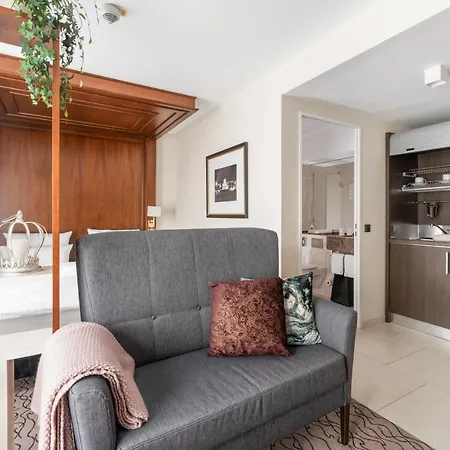 Hotel Advastay By King's 4*