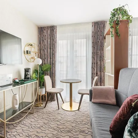 Hotel Advastay By King's