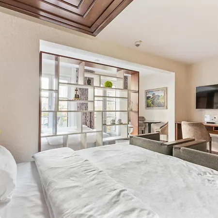 Hotel Advastay By King's 4*