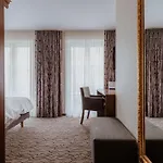 Advastay By King's Hotel