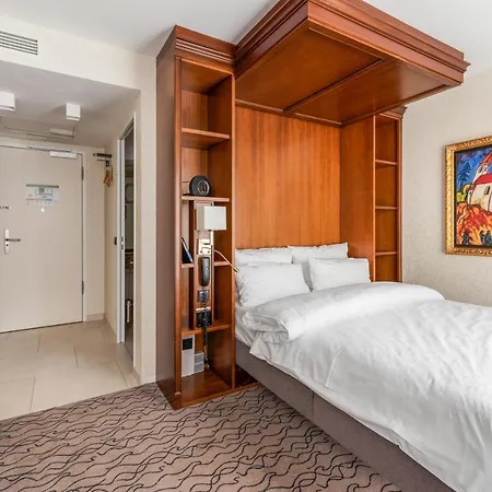 Advastay By King's Hotell