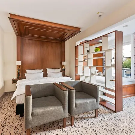 Advastay By King's Hotell