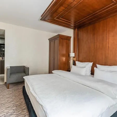 Advastay By King's Hotel 4*