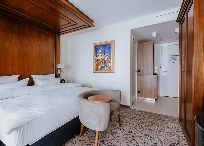 Hotel Advastay By King's