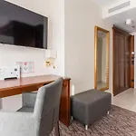 Advastay By King's 4*
