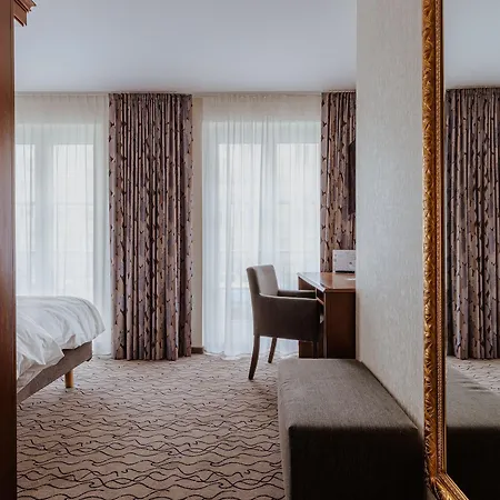 Advastay By King's Hotel