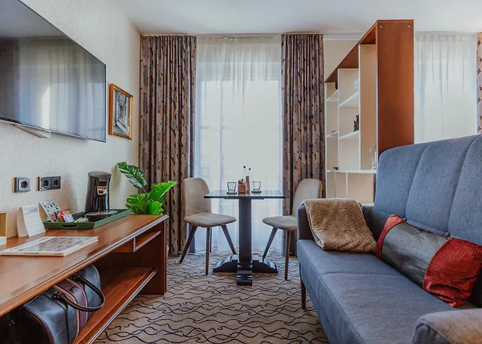 Advastay By King's מלון