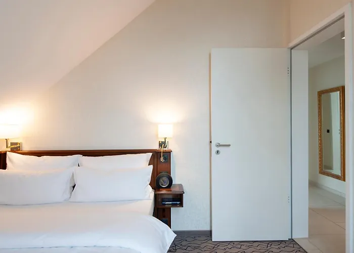 מלון Advastay By King's 4*